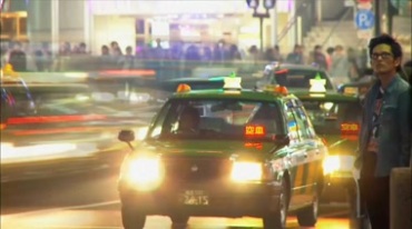 城市快节奏生活人群过马路车辆行驶车流实拍视频素材