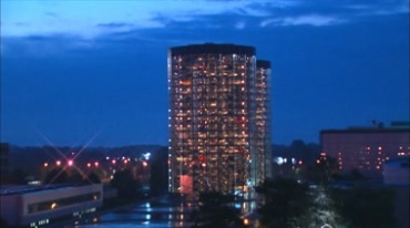 城市商务写字楼大楼白天到晚上灯光亮起夜景延时摄影视频素材