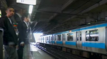地铁靠站乘客上下车繁忙快节奏快速摄影视频素材
