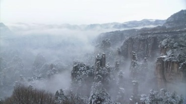 张家界山峰雪景美丽冬景视频素材