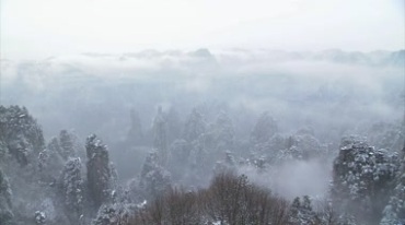 张家界山峰雪景美丽冬景视频素材