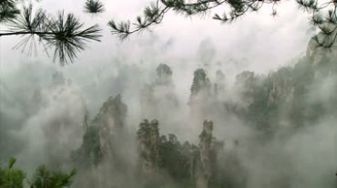 山中仙气弥漫云雾环绕山峰美丽仙境视频素材