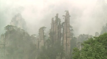 山中仙气弥漫云雾环绕山峰美丽仙境视频素材