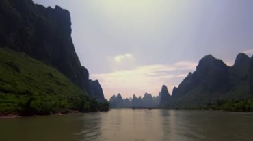 桂林山水岸边重峦叠嶂奇山实拍视频素材
