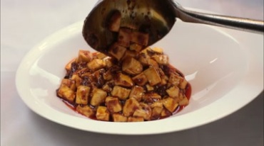 麻婆豆腐制作中华美食饮食实拍视频素材