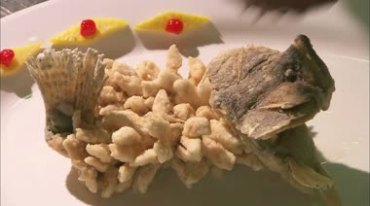 松鼠鳜鱼制作中国美食实拍视频素材
