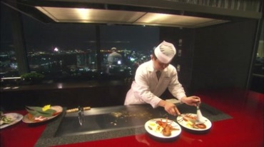 大龙虾西餐铁板油煎酒店现场制作实拍视频素材