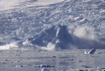 极地冰川挤压隆起运动实拍视频素材