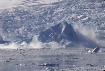 极地冰川挤压隆起运动实拍视频素材