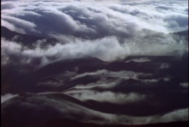 山峰云海雾气流动视频素材
