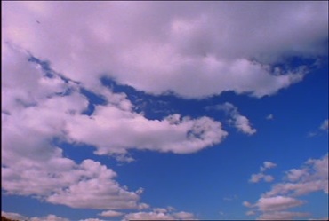 白色云层云团白云快速移动延时摄影视频素材