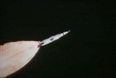 火箭飞向太空喷射火焰记录资料片视频素材
