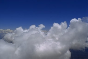 飞机在云层之上飞行穿梭第一视角视频素材