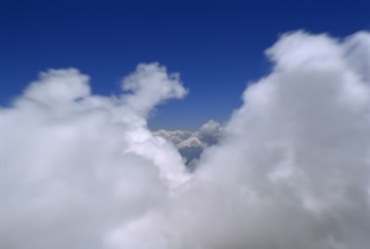 飞机在云层之上飞行穿梭第一视角视频素材