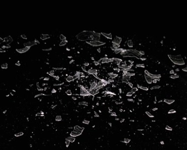 玻璃瓶掉落摔碎玻璃碎渣碎块黑屏抠像特效视频素材