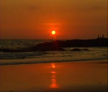 海滩夕阳晚霞映红满天海浪视频素材