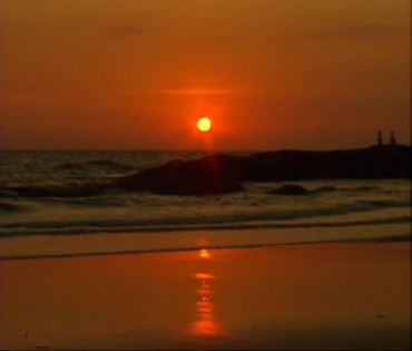 海滩夕阳晚霞映红满天海浪视频素材