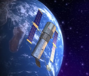 人造卫星在地球轨道上飞行视频素材