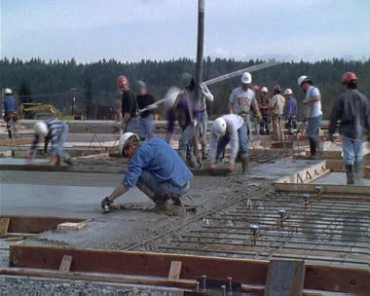 建筑工地施工现场工人浇筑混凝土实拍视频素材