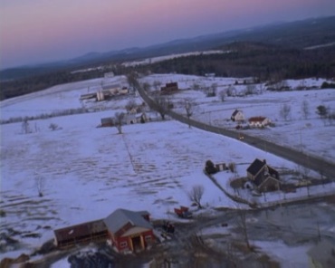 航拍冬天的村庄俯拍白雪覆盖的农田视频素材