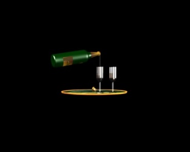 托盘香槟酒玻璃酒杯倒酒服务黑屏抠像特效视频素材