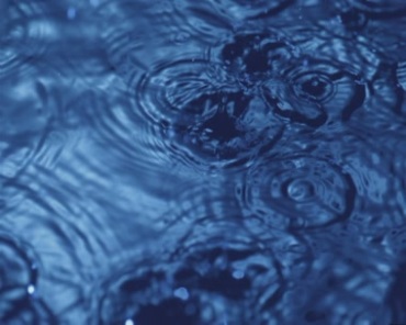 雨滴水滴水波纹圆圈扩散动态背景视频素材