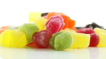 彩色多口味糖果摆放拍摄旋转角度水果口味硬糖高清实拍视频素材