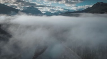 [4K]大气磅礴空中烟雾弥漫壮丽高山河流景色高清航拍视频素材