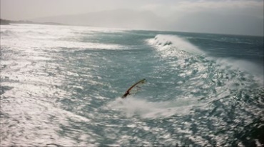 海上帆船冲浪极限运动特技动作航拍视频素材