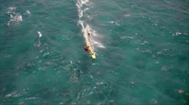 海上帆船冲浪极限运动特技动作航拍视频素材