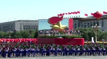 国庆群众游行小朋友放飞气球天耀中华背景视频素材