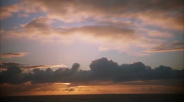 纪录片片尾快速移动的云彩日落日出视频素材