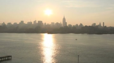 江边观看城市一天从早到晚延时摄影视频素材