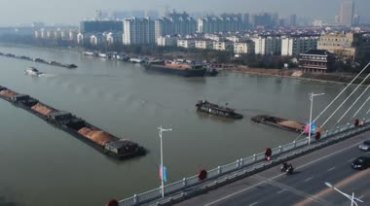 繁忙河道运河大铁船运输行船视频素材