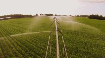 高科技节水农业智能灌溉系统视频素材