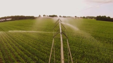 高科技节水农业智能灌溉系统视频素材