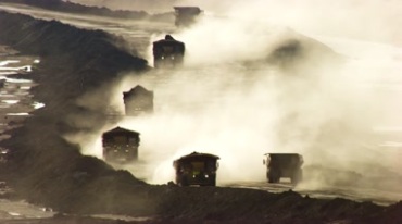 煤矿运煤卡车行驶尘土飞扬实拍视频素材