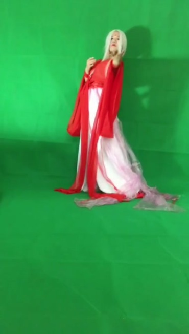 红衣白发魔女跳舞绿布抠像后期特效视频素材