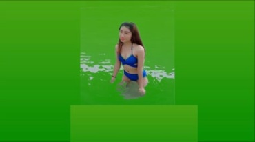 真人比基尼少女游泳池戏水绿屏抠像后期特效视频素材