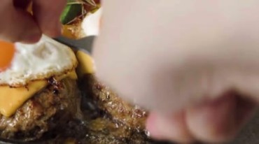 蛋黄牛肉馅饼美食实拍视频素材