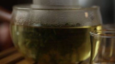 倒茶倒水泡茶绿茶实拍镜头视频素材