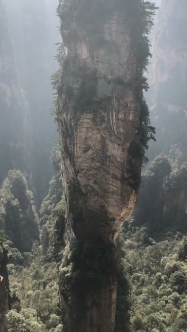 奇峰奇山巨蟒峰竖屏实拍视频素材