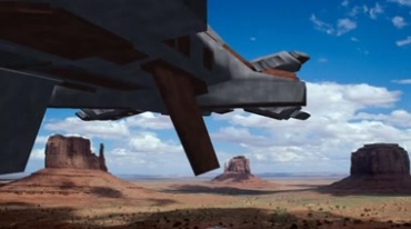 沙漠上空宇宙飞船低空飞过视频素材