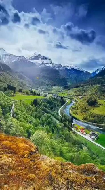 西藏雪山山脚绿地河流美丽风景视频素材