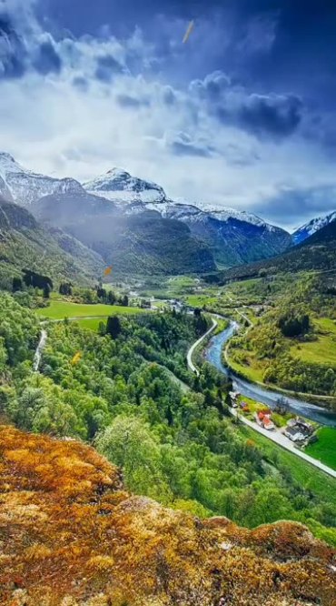 西藏雪山山脚绿地河流美丽风景视频素材