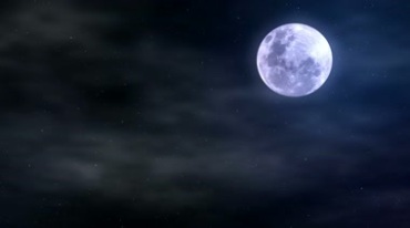 明亮的月亮悬挂在空中视频素材