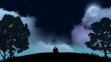 明月照映下情侣坐在山坡上视频素材