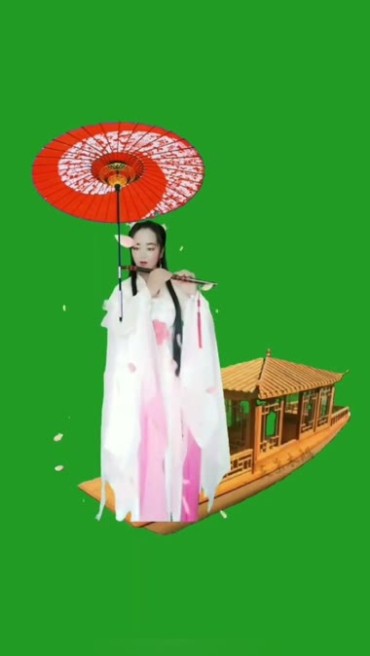 小船上美女撑伞吹笛子绿屏人物抠像视频素材