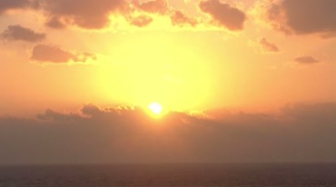 海上日出太阳跃出海面视频素材