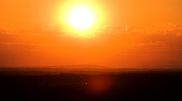 太阳西下夕阳映红天空高清视频素材